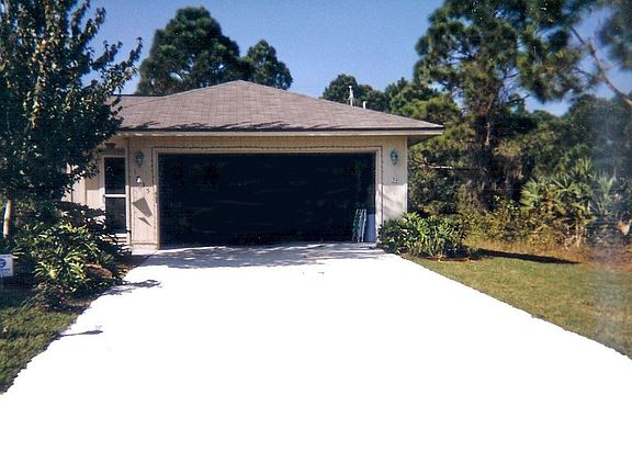 Oversized driveway and spacious 2-car garage!