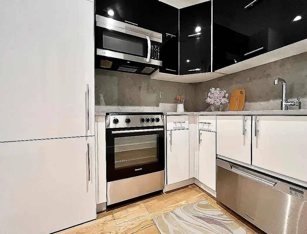 Building Photo - 1286 1st Ave #2F