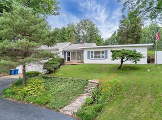 208 Friedens Rd, Saint Charles, MO 63303