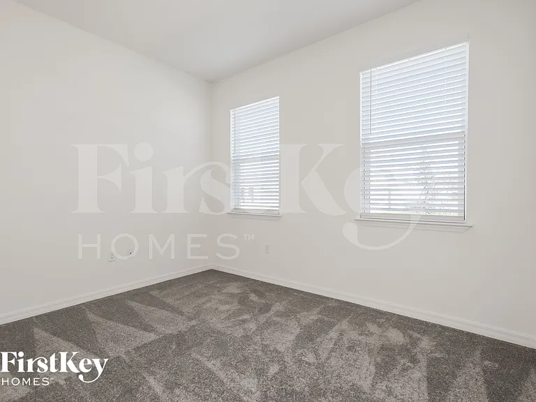 585 Crown Rose Dr — Photo 12