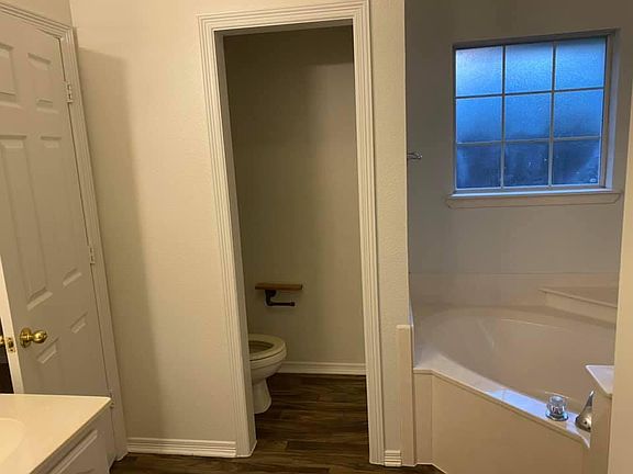 3rd image of 309 Morene Ave