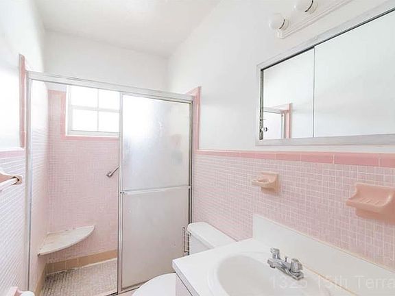 5th image of 1325 15th Ter APT 4