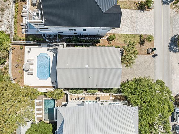 3rd image of 245 Magnolia St