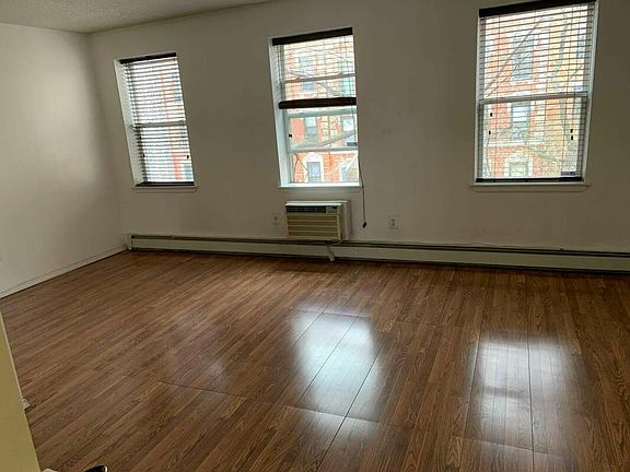 3rd image of 1 E 117th St #1SW