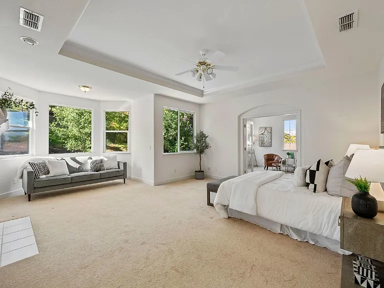 4056 Redondo Dr — Photo 24