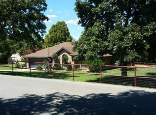 356 Thomas Rd, Azle, TX 76020