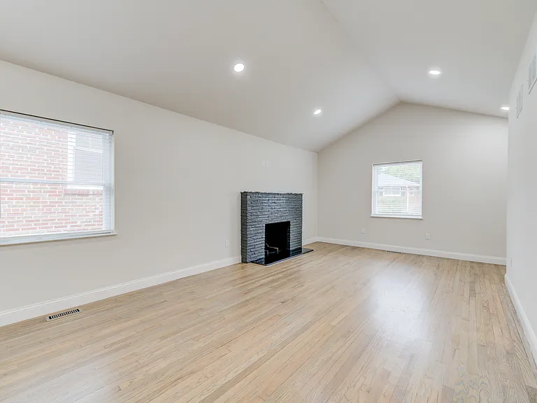 6924 Nashville Ave — Photo 7