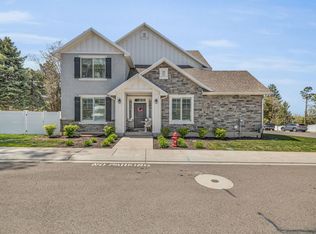 390 E Sycamore Grove Ln, North Salt Lake, UT 84054