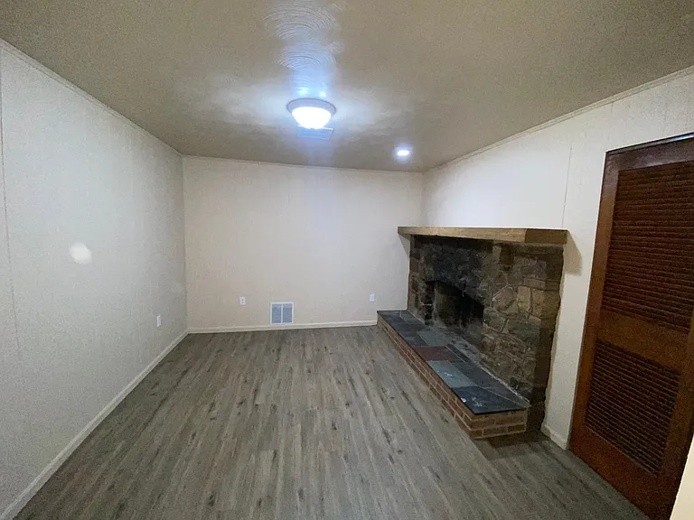 150 S Lakeside Dr #9 — Photo 6
