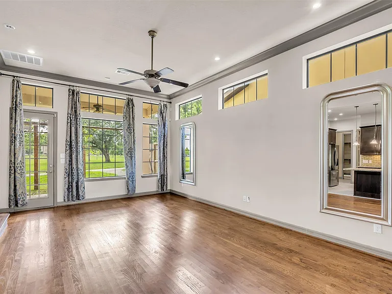 1535 Woodbend Park W — Photo 10