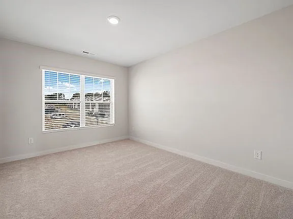 2705 Fordham St — Photo 6