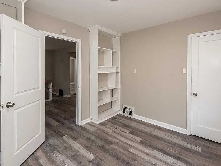 10116 Saint Katherine Ln — Photo 9