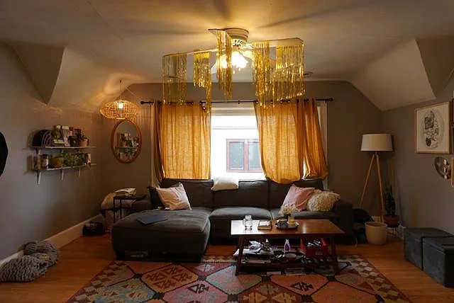 2 bed, 1043 sqft, $1,650 — Photo 2