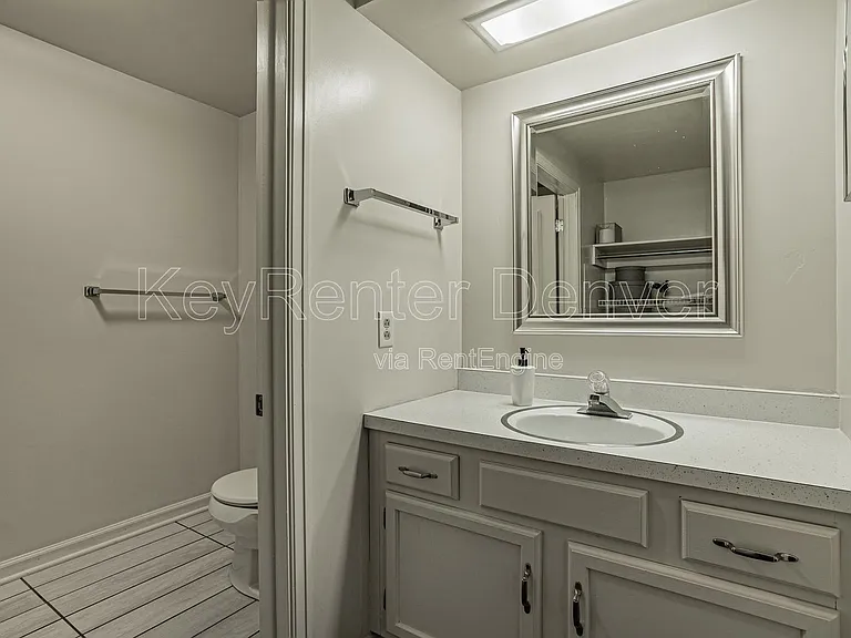 1070 S Elmira St — Photo 24
