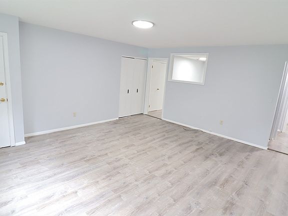 4th image of 127 Litchfield Pines Dr APT B