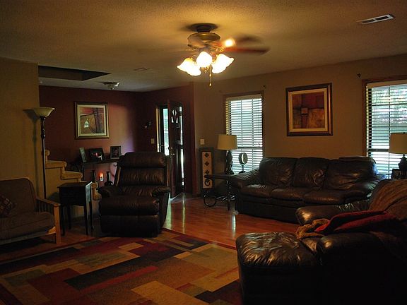 2nd image of 5516 Dawson Ln