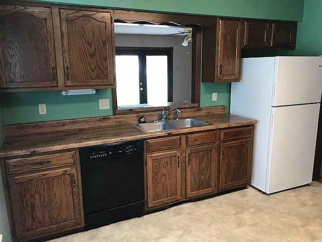 1708 Oxbow Ln — Photo 3