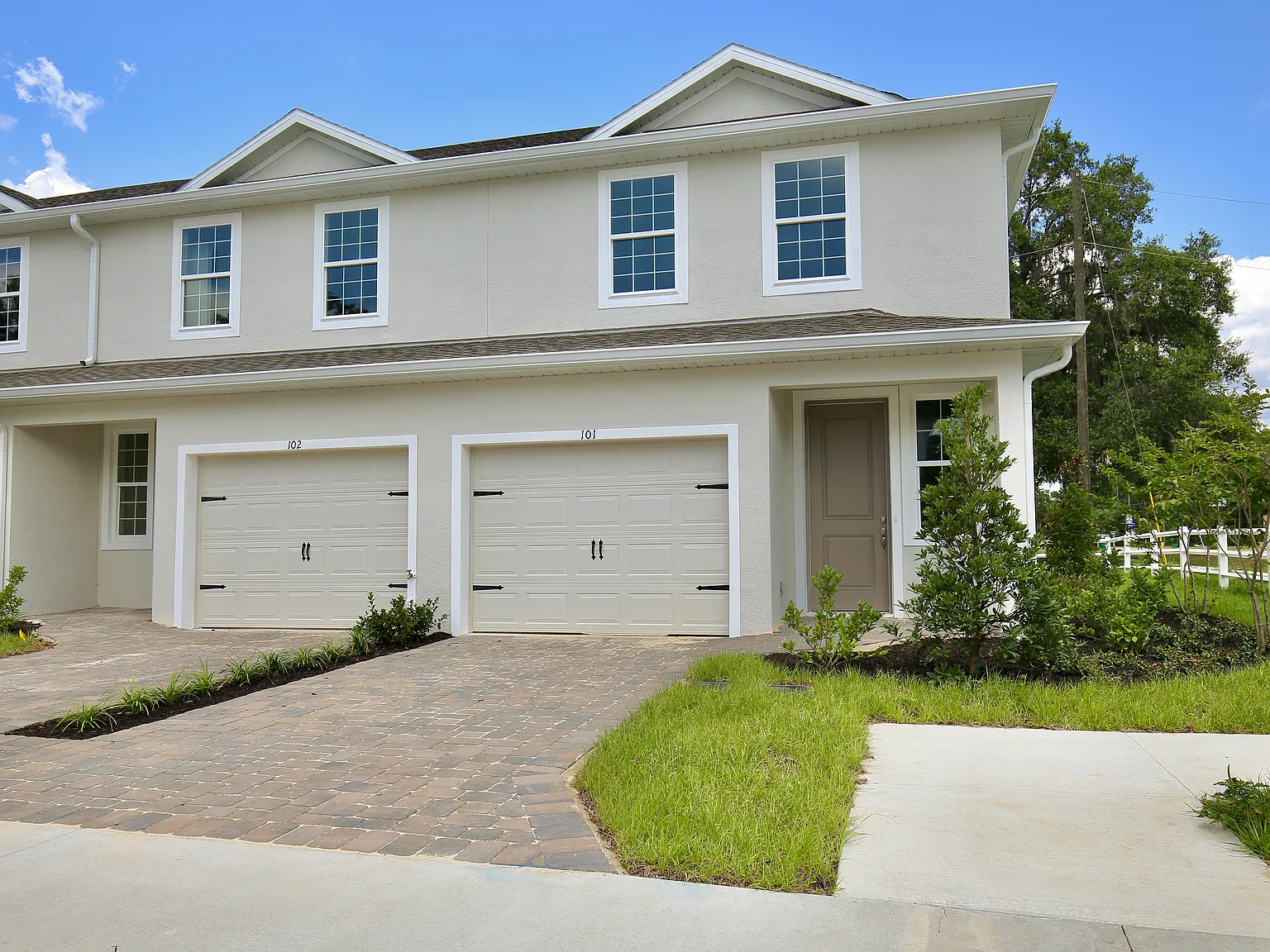 $250 off your first FULL months rent* Does not apply to prorated rent if move in after the 1st — Photo 4