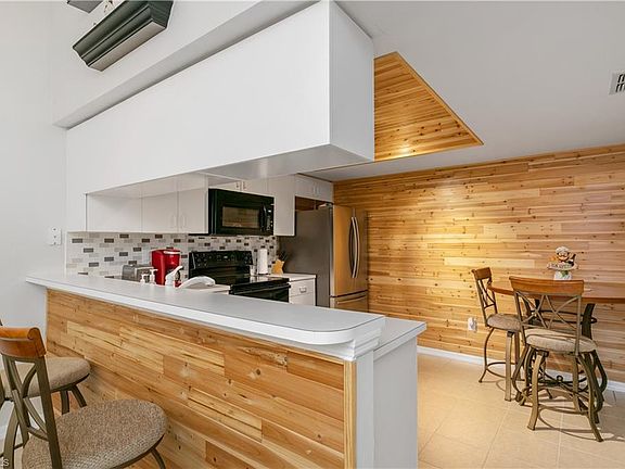 5th image of 5801 Crystal Lake Ln APT 103