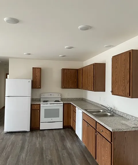 1450 Peterson Dr #311 — Photo 1