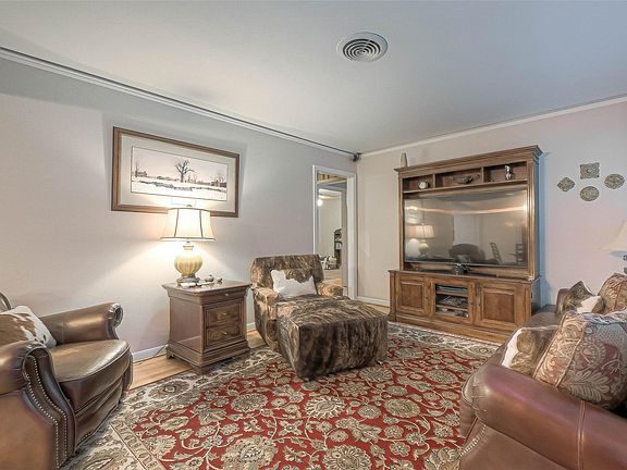 4th image of 6414 Pineshade Ln