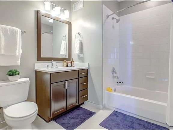 5th image of 441 E Ontario St #109