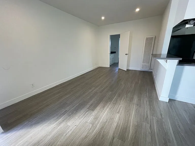 5307 Sepulveda Blvd. — Photo 14