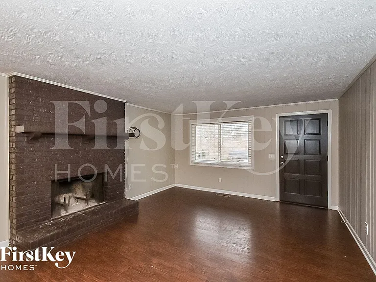 3940 Erica Cir — Photo 2