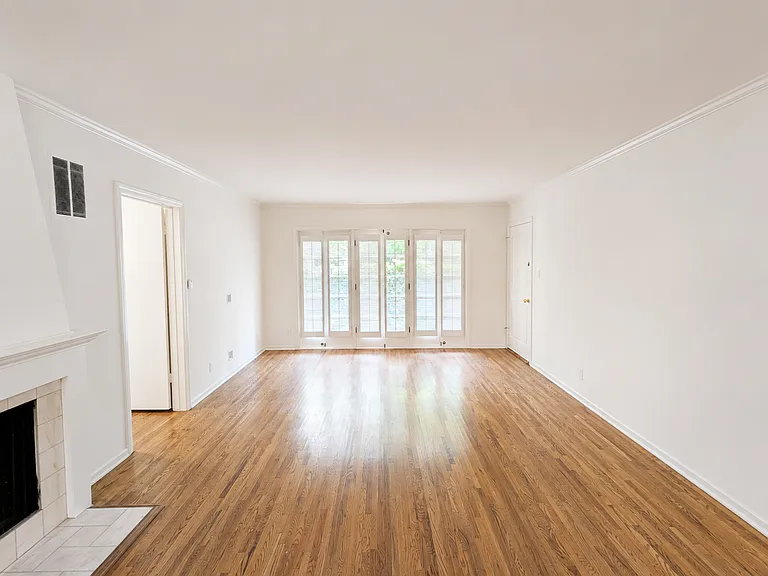 12240 Montana Ave #105 — Photo 7