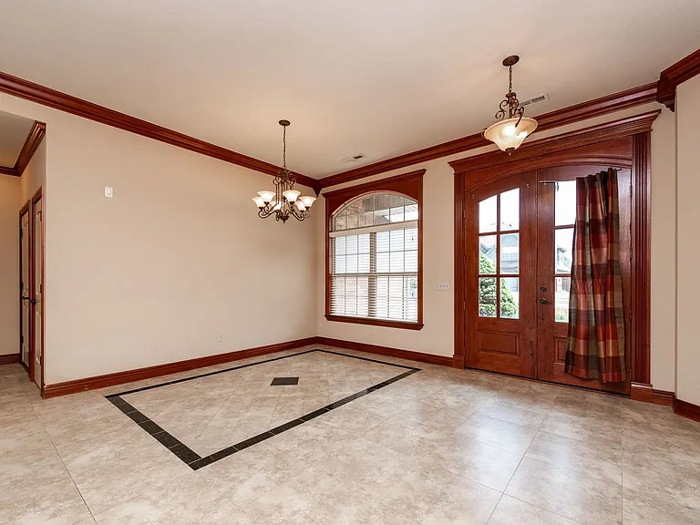 3902 Banbury Dr — Photo 3