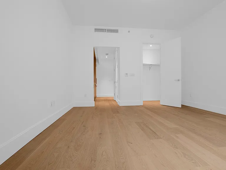 22-18 Jackson Ave #204 — Photo 4
