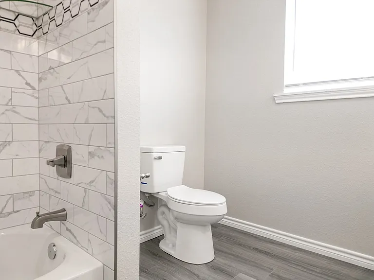1506 E 21st St — Photo 16