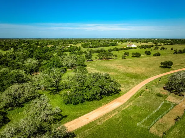 330 N Nassau Rd, Round Top, TX 78954
