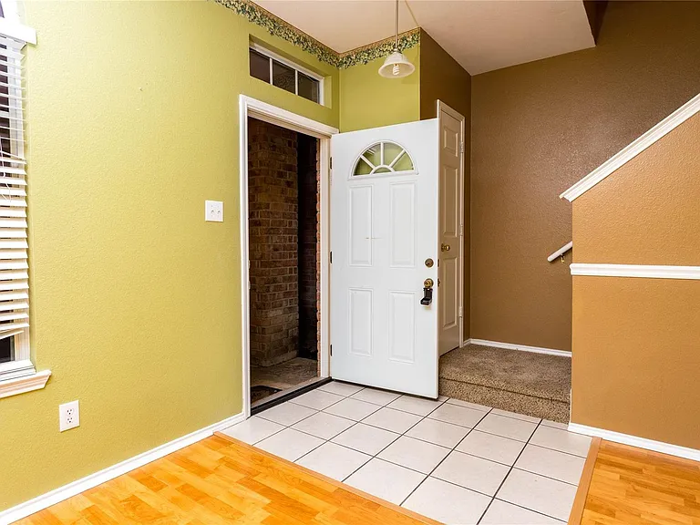 1305 Auburn Dr — Photo 3