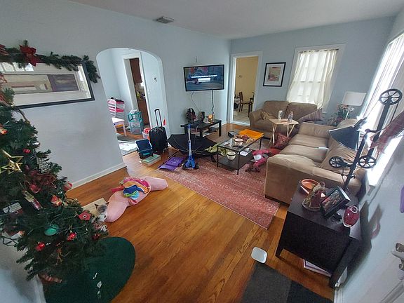 2nd image of 842 Floral Dr