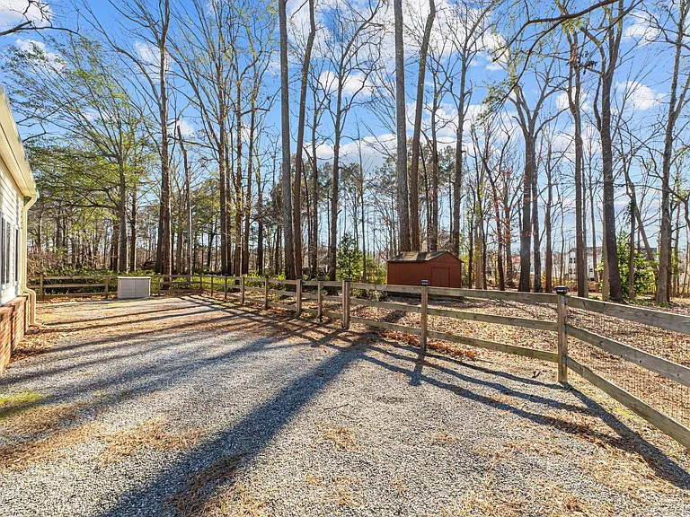 828 Jo Anne Cir — Photo 20