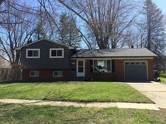 2nd image of 8688 Heather Ct
