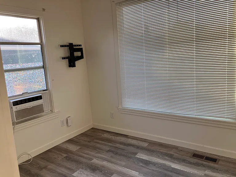 1156 E Westminster Ave #B — Photo 14