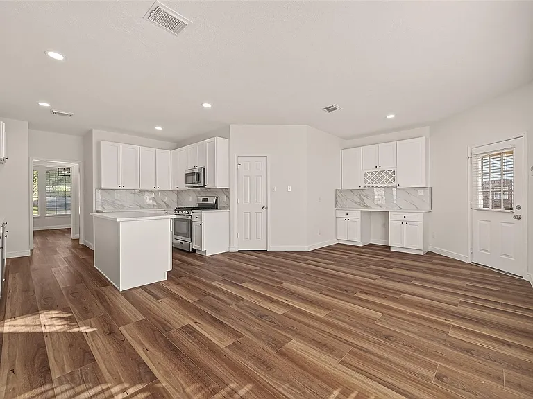 2834 Martina Dr — Photo 13