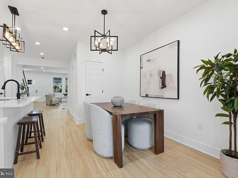 129 Hamilton St NW — Photo 14