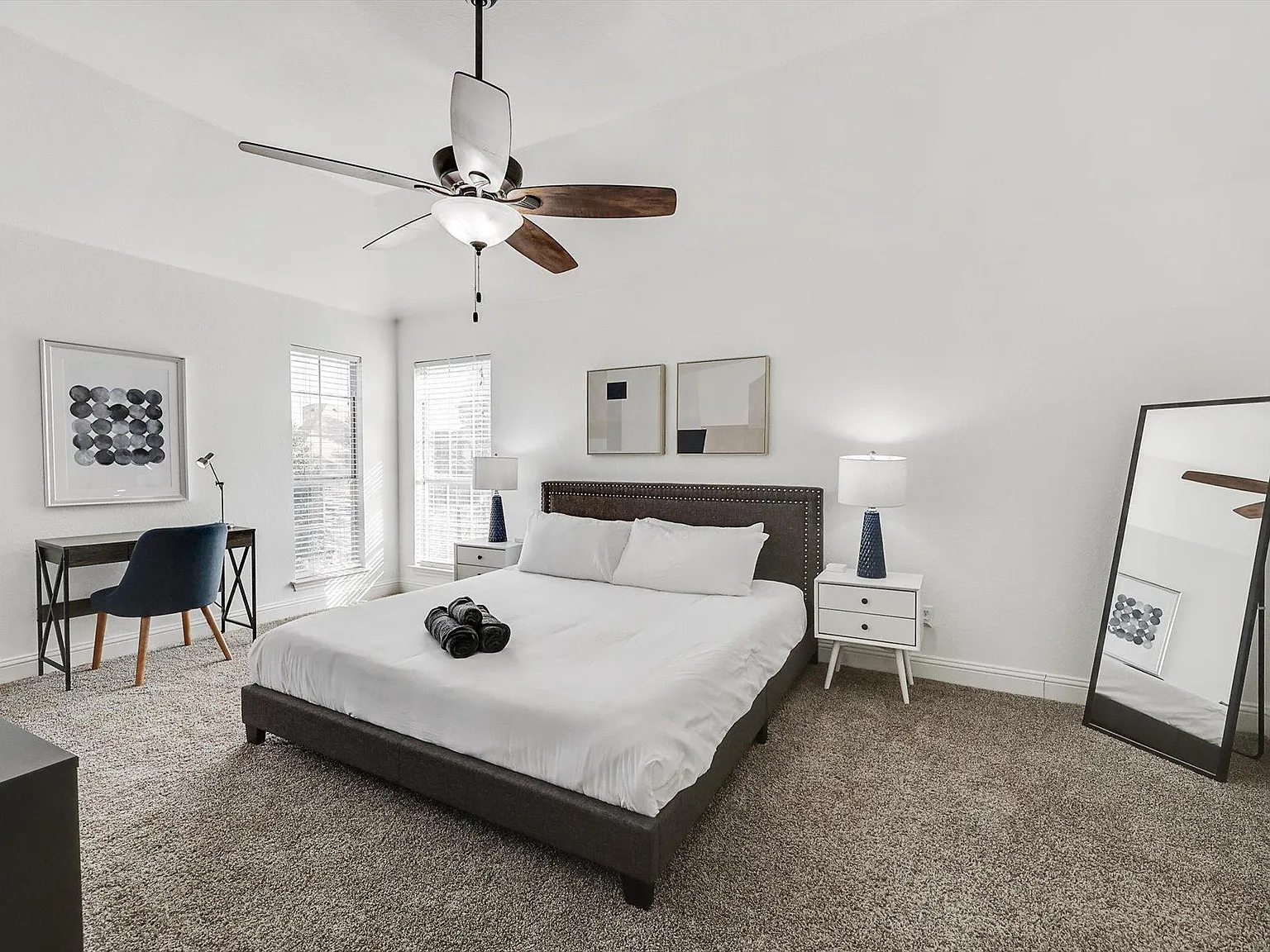 5 bed, 2.5 bath, 2417 sqft, $9,750 — Photo 4