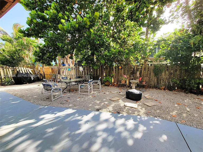 307 S Ocean Dr #B — Photo 23