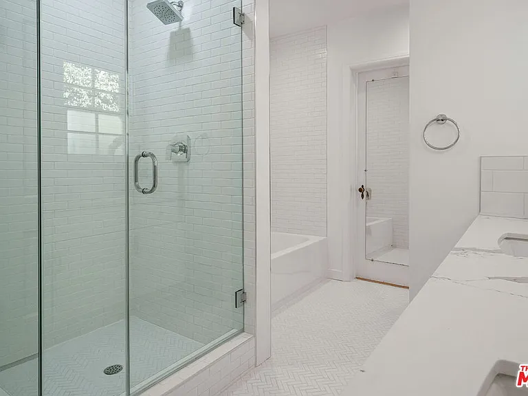 10527 Le Conte Ave — Photo 30