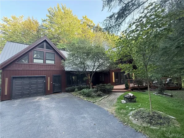 33 Woodstock Rd, Glenwood, NY 14069