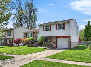 266 Peppertree Dr, Amherst, NY 14228