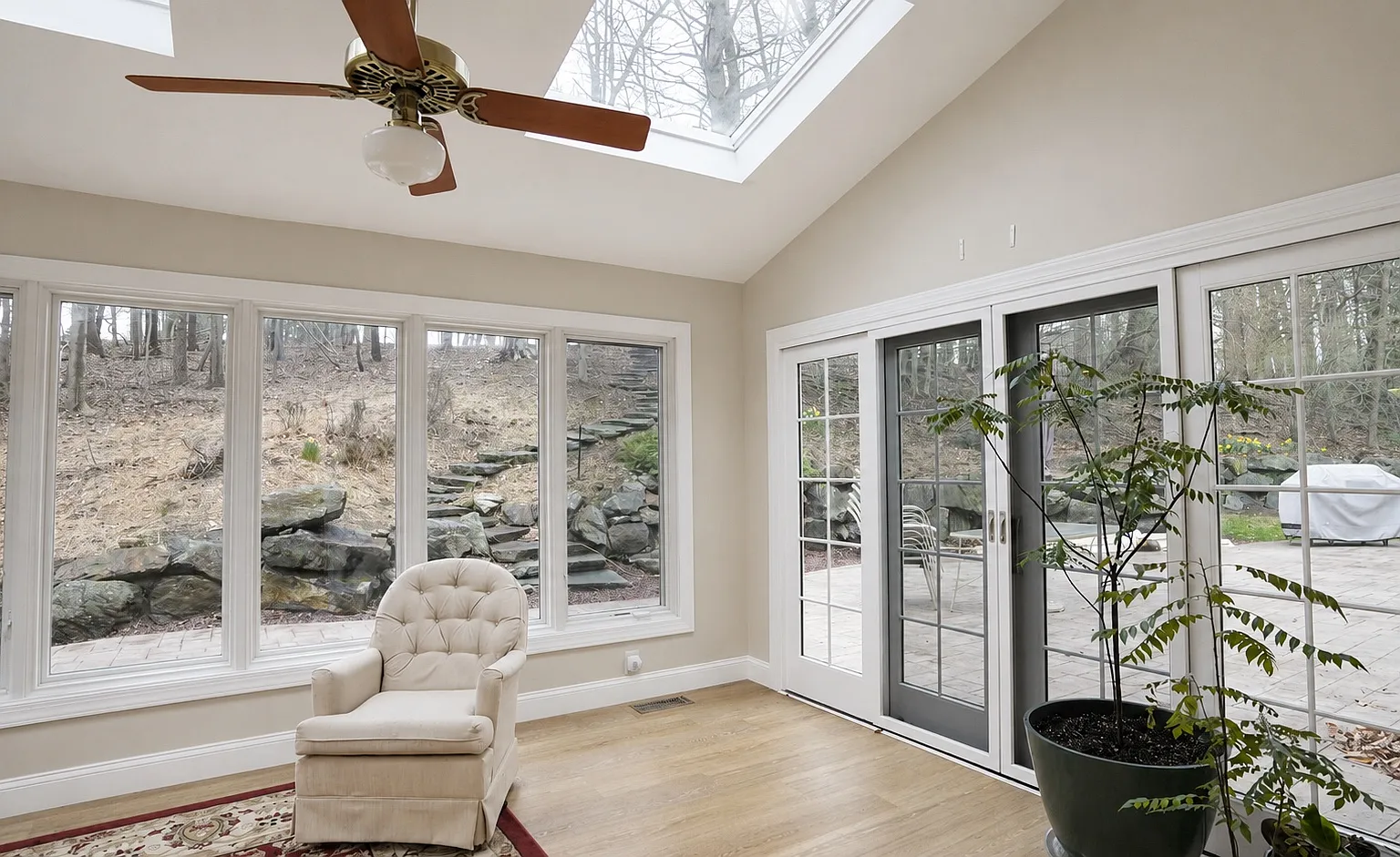 12 Raven Dr — Photo 3
