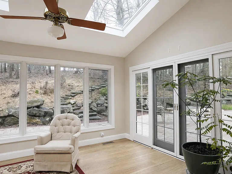 12 Raven Dr — Photo 3