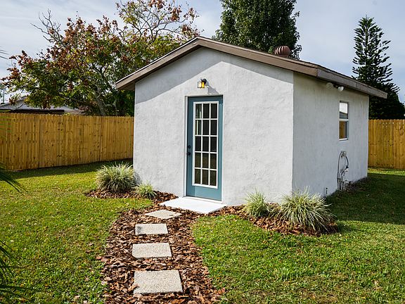 5th image of 1044 Malaga St