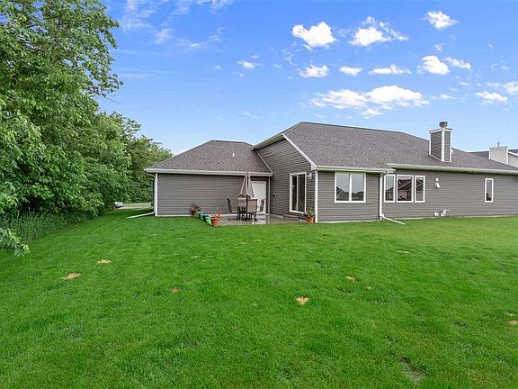 Great tree line for more privacy!