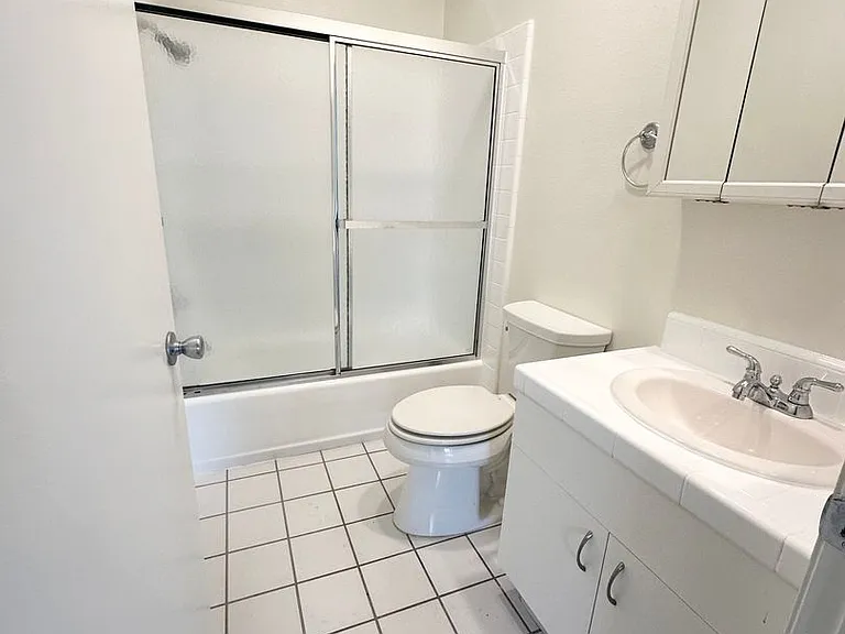 1234 Las Palmas Ave — Photo 6